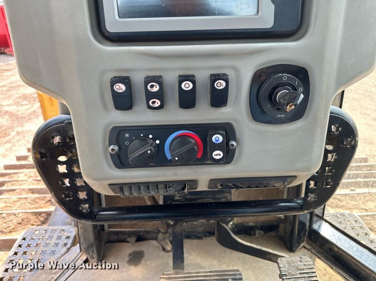 image for item MQ9332 2014 Caterpillar D6N LGP  dozer