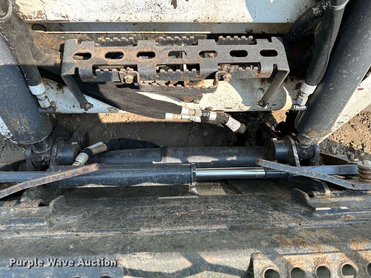 image for item MQ9335 2019 Bobcat T595  skid steer loader