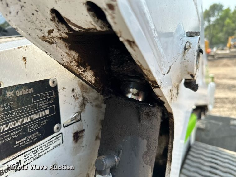 image for item MQ9335 2019 Bobcat T595  skid steer loader