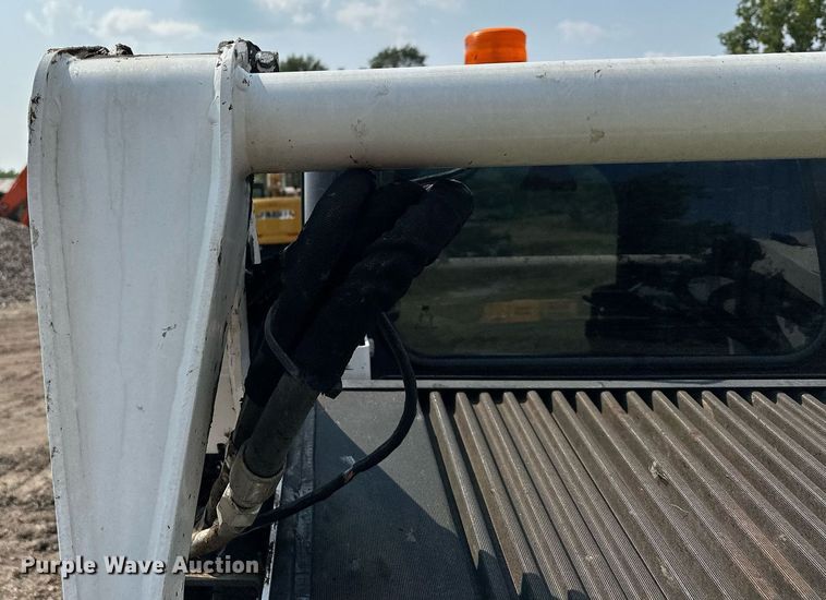image for item MQ9335 2019 Bobcat T595  skid steer loader