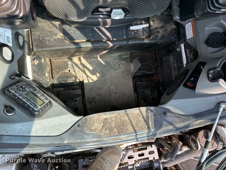 image for item MQ9335 2019 Bobcat T595  skid steer loader