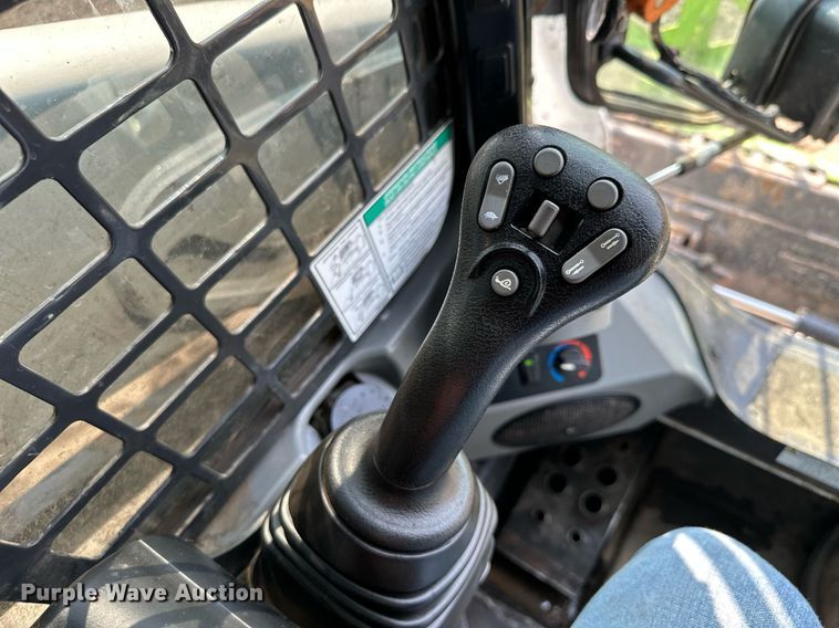 image for item MQ9335 2019 Bobcat T595  skid steer loader