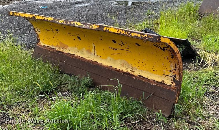 image for item MQ9340 LEO  skid steer snow plow