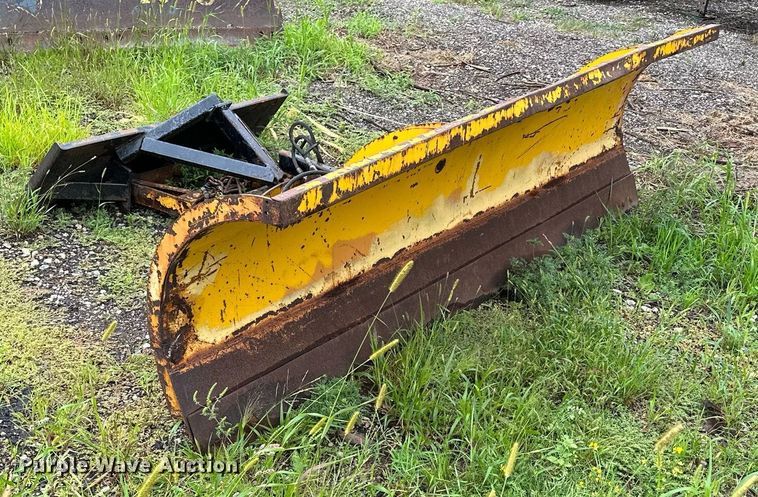 image for item MQ9340 LEO  skid steer snow plow