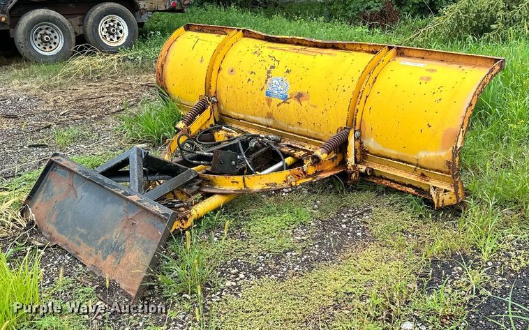 image for item MQ9340 LEO  skid steer snow plow