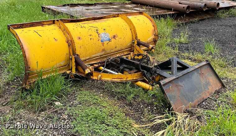 image for item MQ9340 LEO  skid steer snow plow