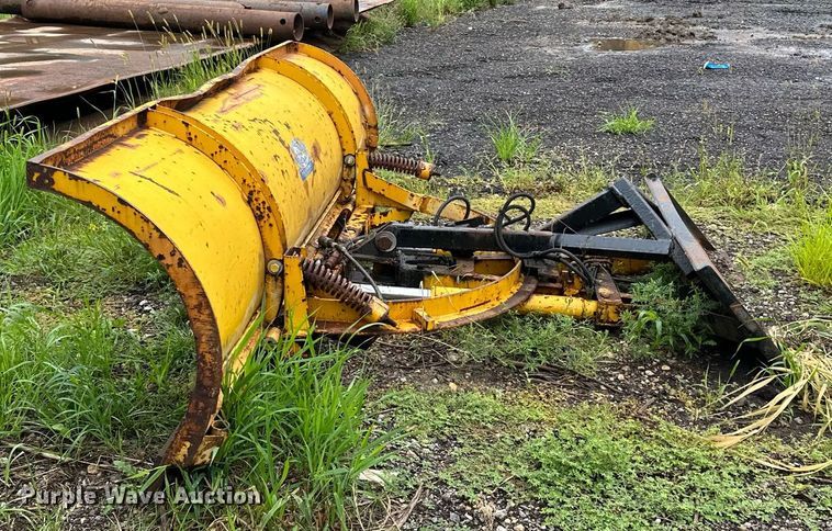 image for item MQ9340 LEO  skid steer snow plow