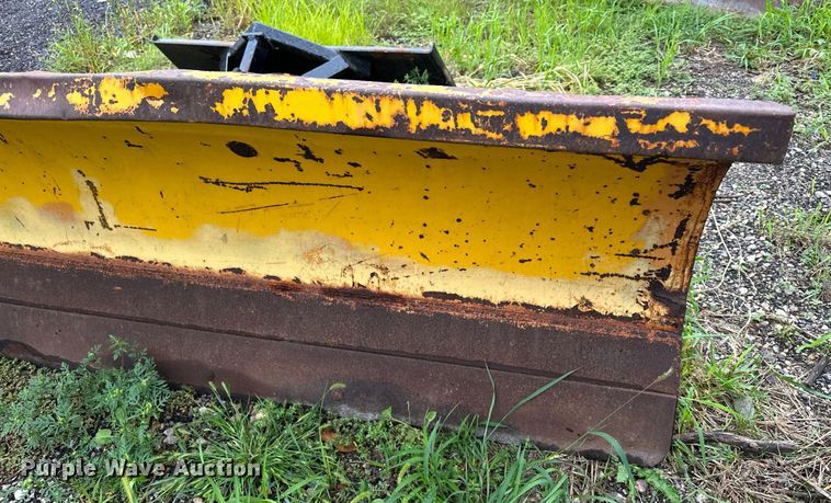 image for item MQ9340 LEO  skid steer snow plow