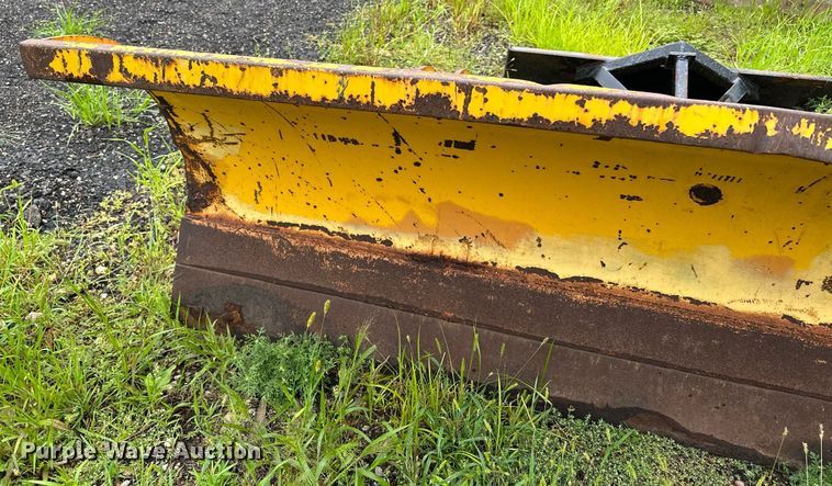 image for item MQ9340 LEO  skid steer snow plow