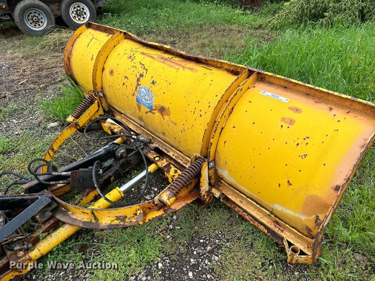 image for item MQ9340 LEO  skid steer snow plow