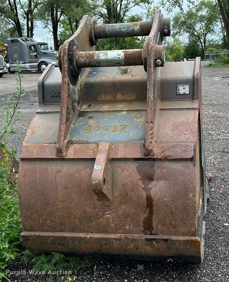 image for item MQ9341 B&D  excavator bucket