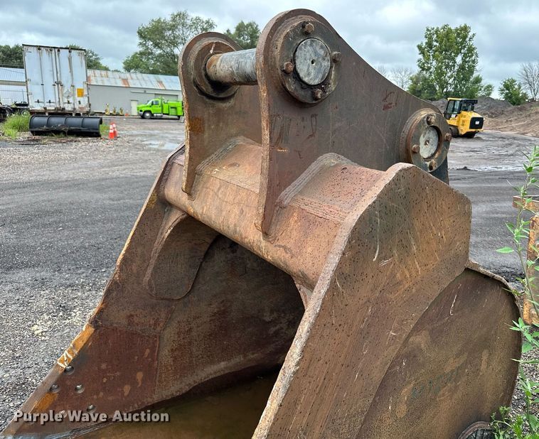 image for item MQ9341 B&D  excavator bucket
