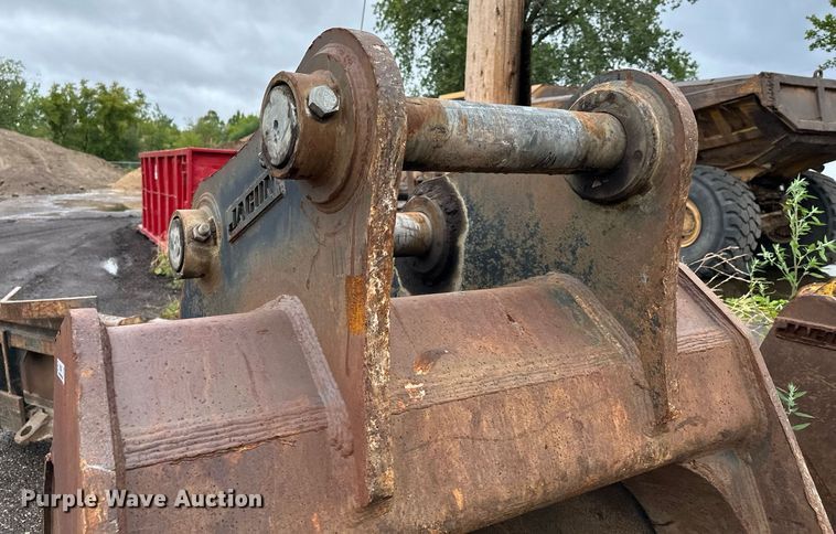 image for item MQ9341 B&D  excavator bucket