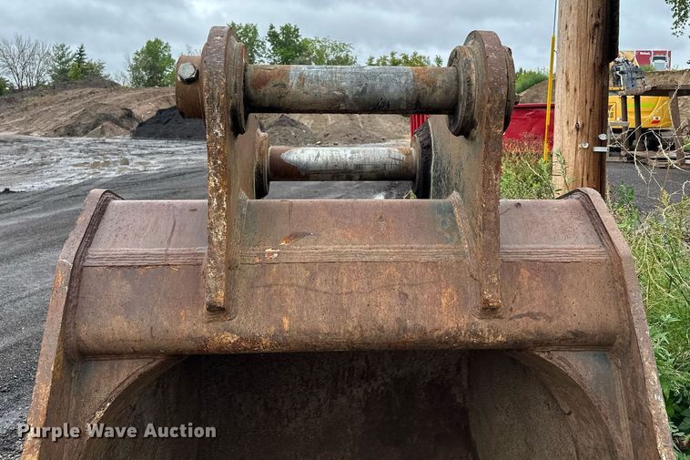 image for item MQ9341 B&D  excavator bucket