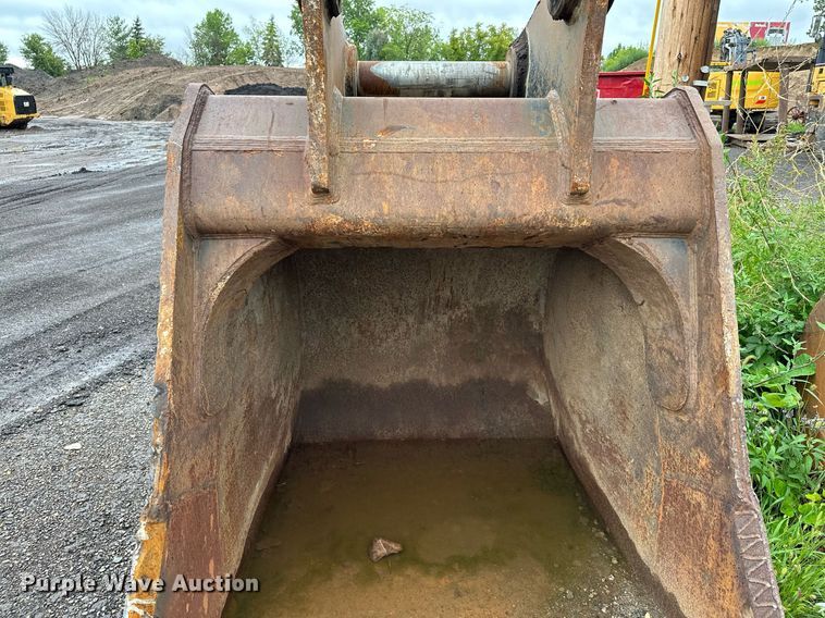 image for item MQ9341 B&D  excavator bucket