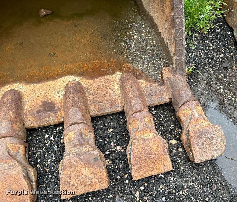 image for item MQ9341 B&D  excavator bucket