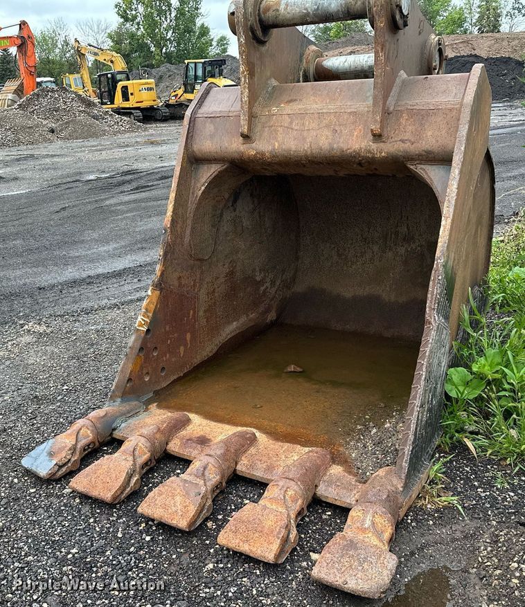 image for item MQ9341 B&D  excavator bucket