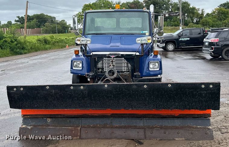 image for item MQ9344 2004 Freightliner FL60  dump truck
