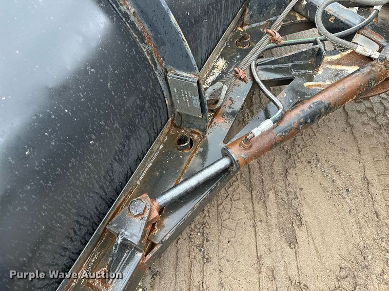 image for item MQ9344 2004 Freightliner FL60  dump truck