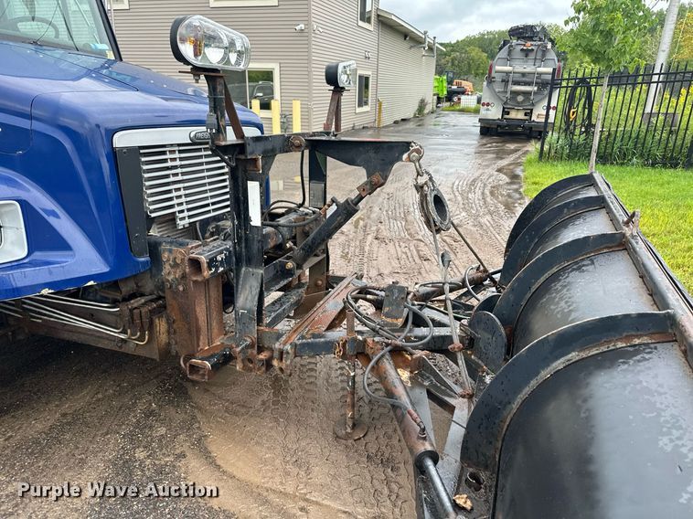 image for item MQ9344 2004 Freightliner FL60  dump truck