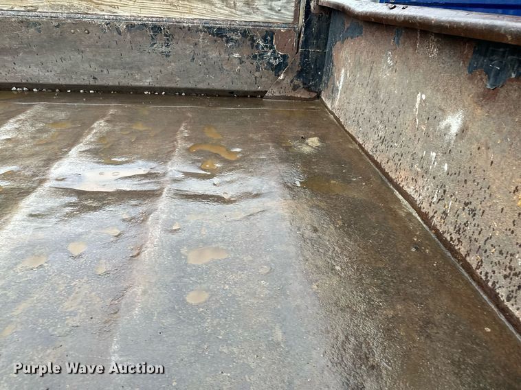 image for item MQ9344 2004 Freightliner FL60  dump truck