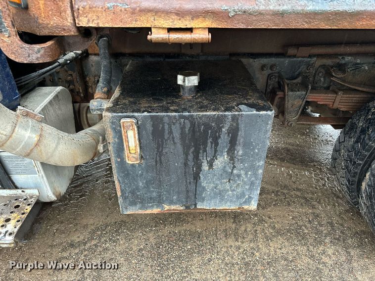 image for item MQ9344 2004 Freightliner FL60  dump truck