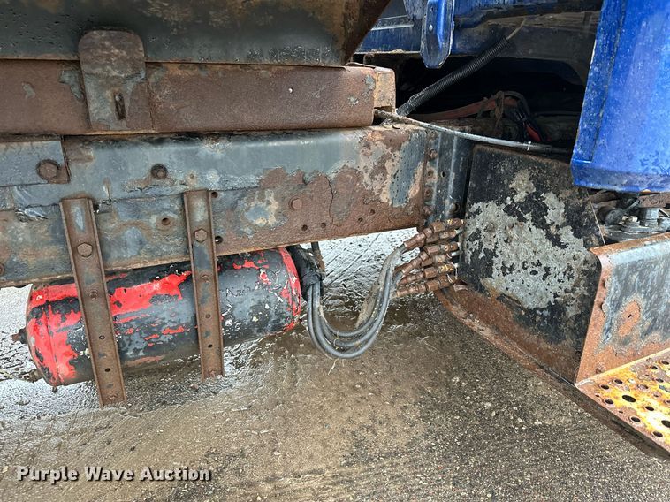 image for item MQ9344 2004 Freightliner FL60  dump truck