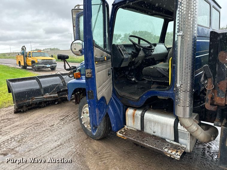 image for item MQ9344 2004 Freightliner FL60  dump truck