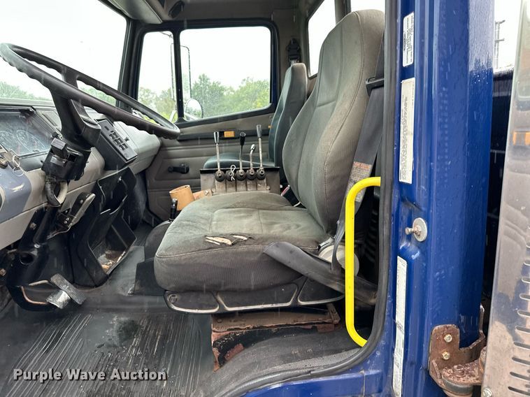 image for item MQ9344 2004 Freightliner FL60  dump truck