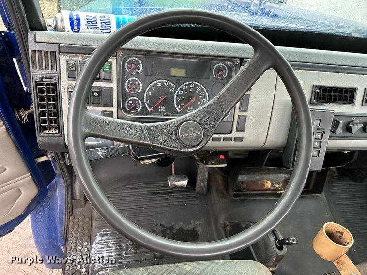 image for item MQ9344 2004 Freightliner FL60  dump truck