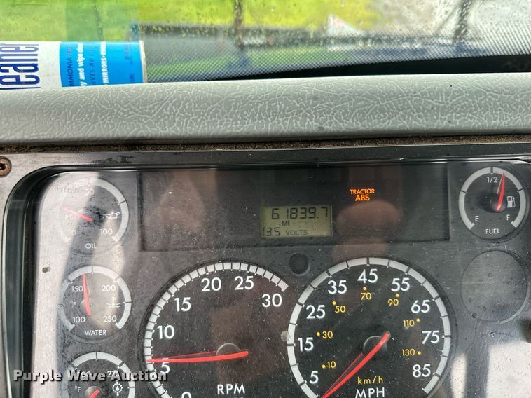 image for item MQ9344 2004 Freightliner FL60  dump truck