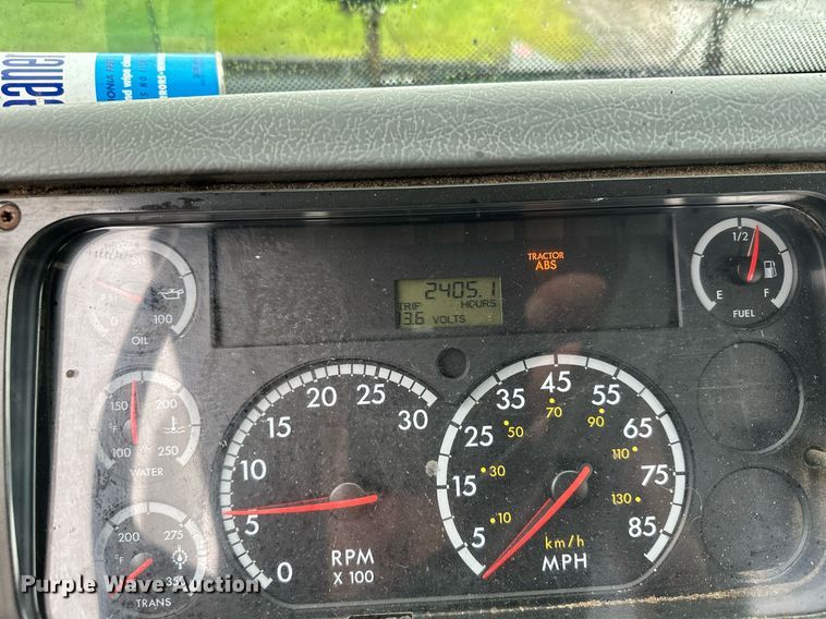 image for item MQ9344 2004 Freightliner FL60  dump truck