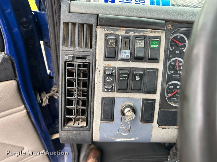 image for item MQ9344 2004 Freightliner FL60  dump truck