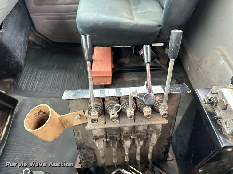 image for item MQ9344 2004 Freightliner FL60  dump truck