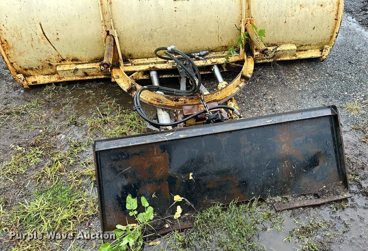 image for item MQ9348 LEO  skid steer snow plow