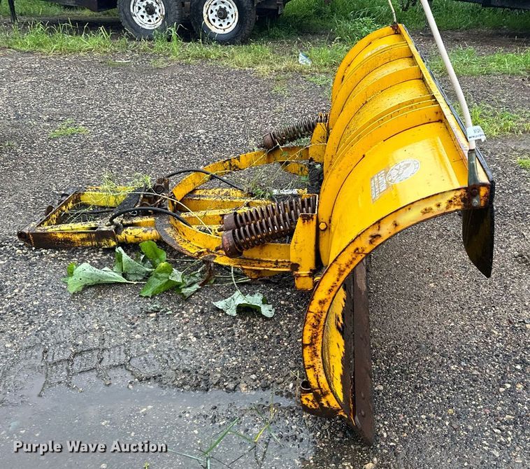 image for item MQ9350 LEO  snow plow