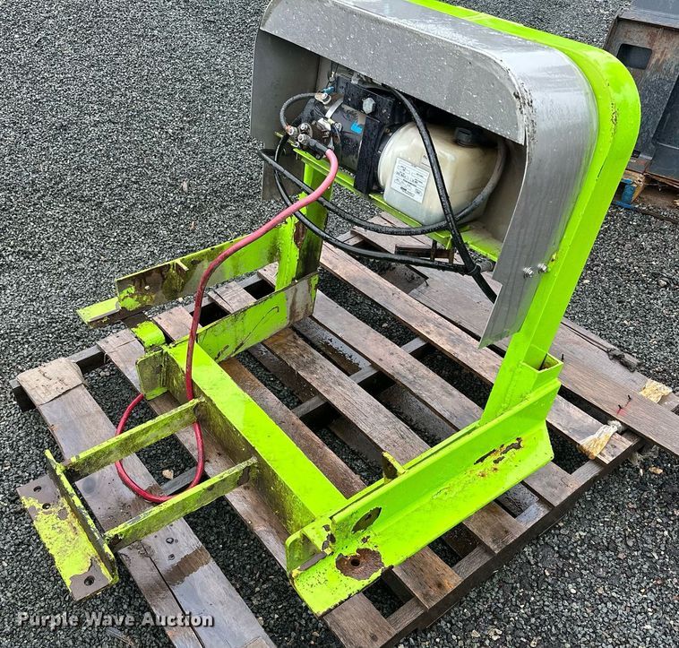 image for item MQ9350 LEO  snow plow