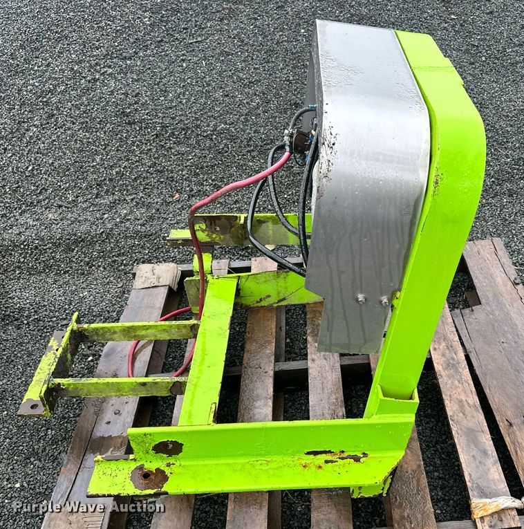 image for item MQ9350 LEO  snow plow