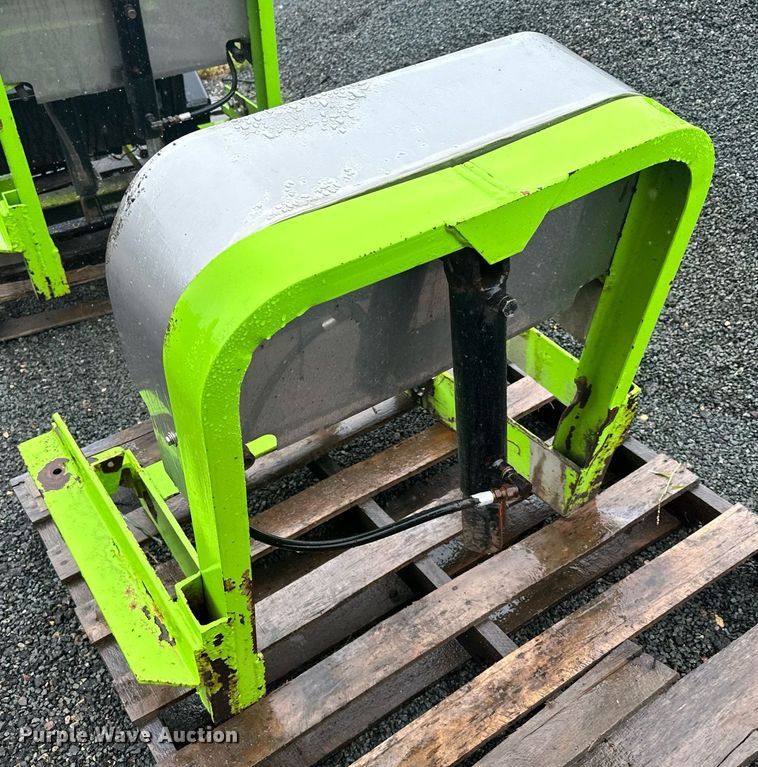 image for item MQ9350 LEO  snow plow