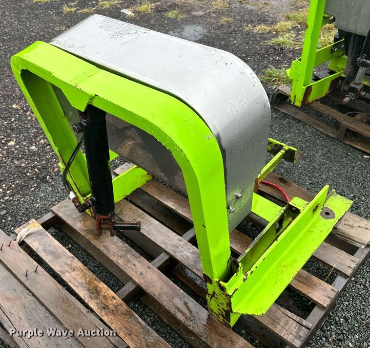 image for item MQ9350 LEO  snow plow