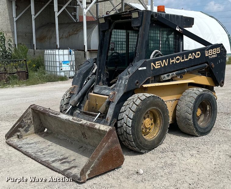 image for item MQ9356 1999 New Holland LX885  skid steer loader