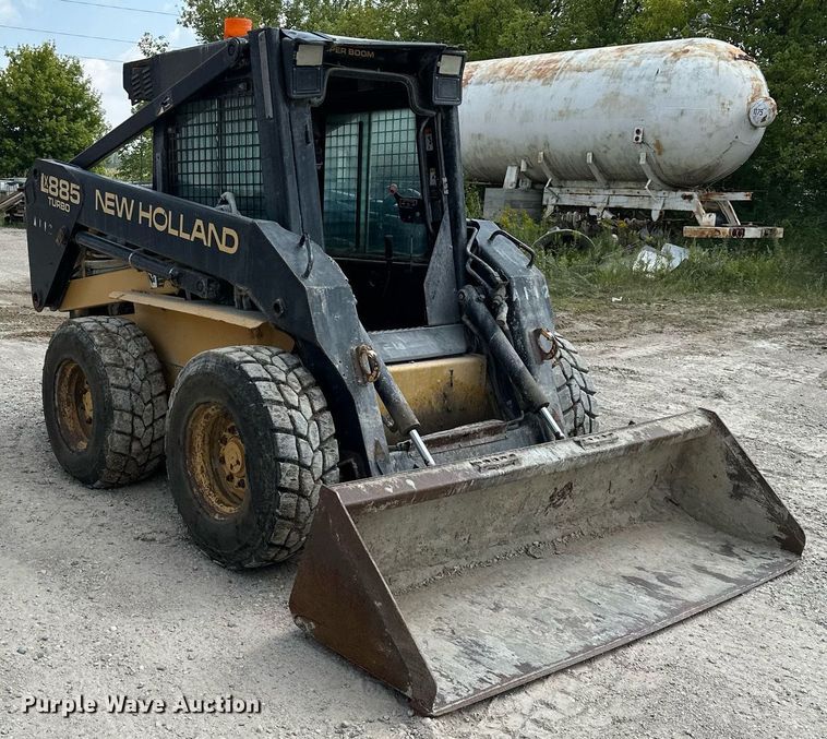 image for item MQ9356 1999 New Holland LX885  skid steer loader