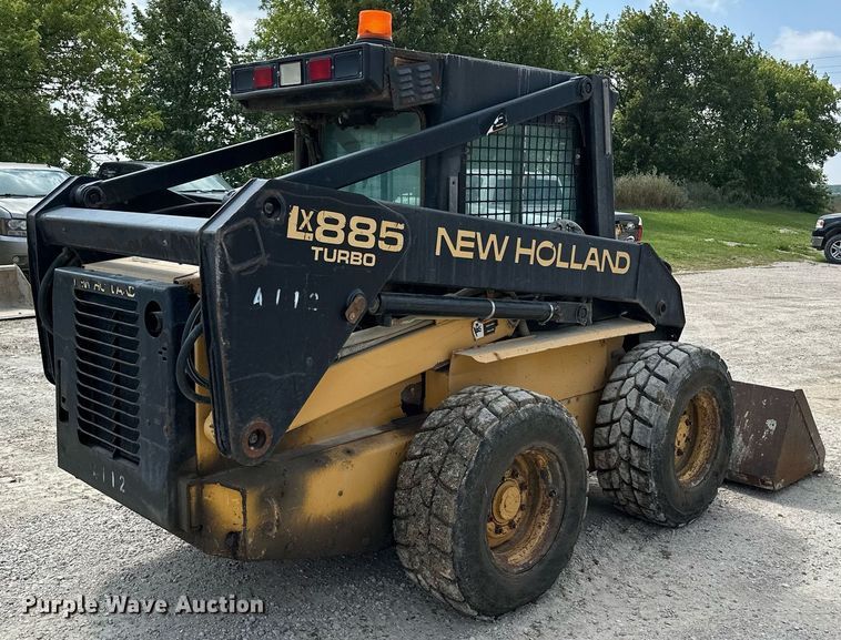 image for item MQ9356 1999 New Holland LX885  skid steer loader