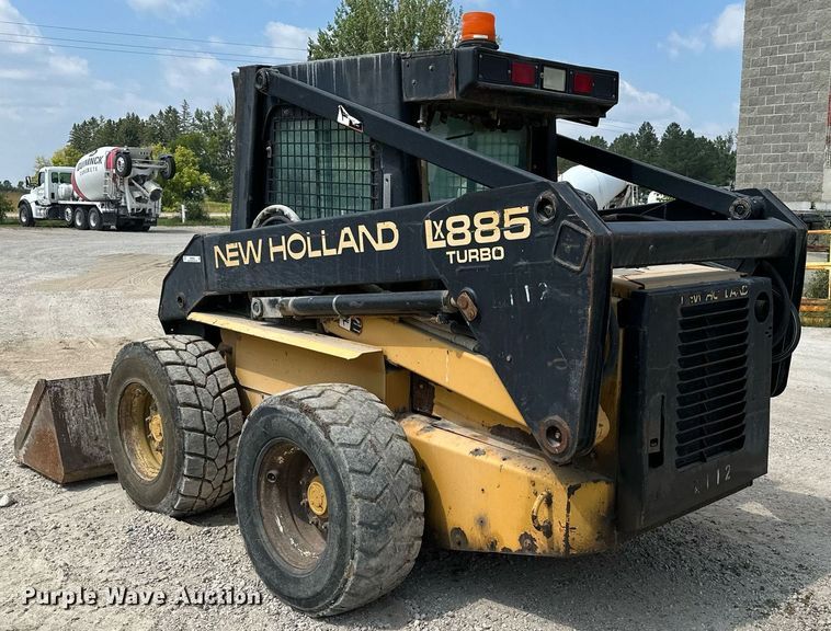 image for item MQ9356 1999 New Holland LX885  skid steer loader