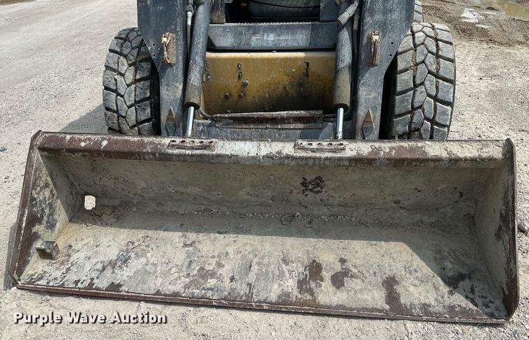 image for item MQ9356 1999 New Holland LX885  skid steer loader