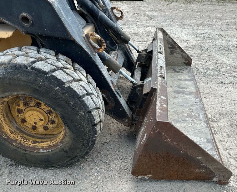 image for item MQ9356 1999 New Holland LX885  skid steer loader