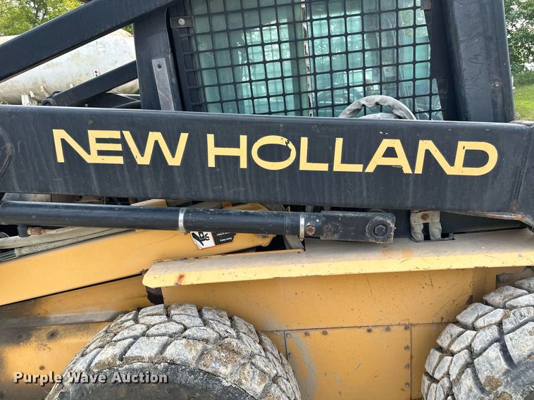 image for item MQ9356 1999 New Holland LX885  skid steer loader