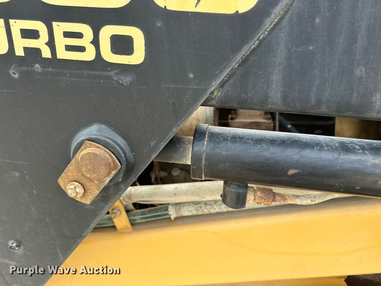 image for item MQ9356 1999 New Holland LX885  skid steer loader