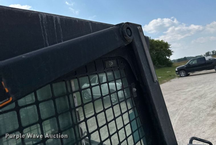 image for item MQ9356 1999 New Holland LX885  skid steer loader