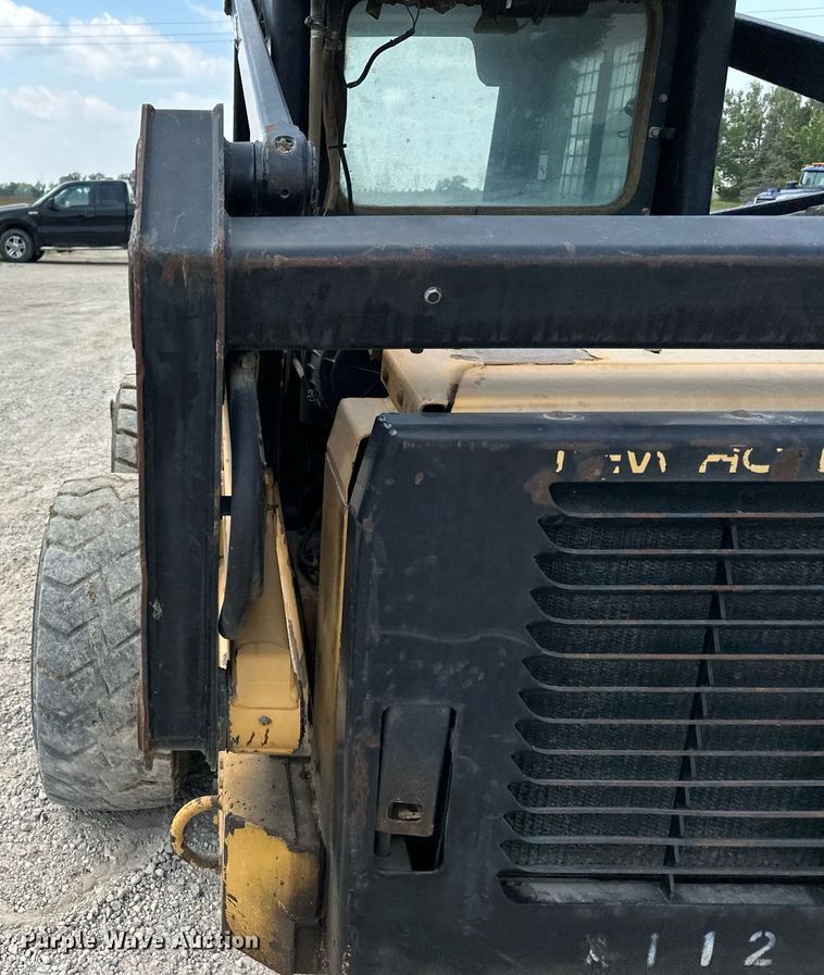 image for item MQ9356 1999 New Holland LX885  skid steer loader